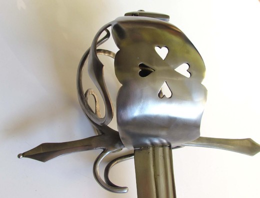 Sinclair hilt