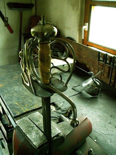 Basket hilt